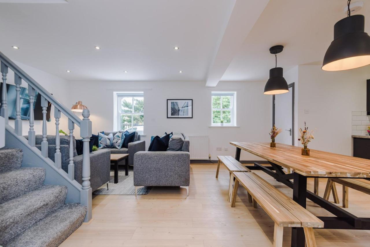 Host & - The Roscoe Coach House *