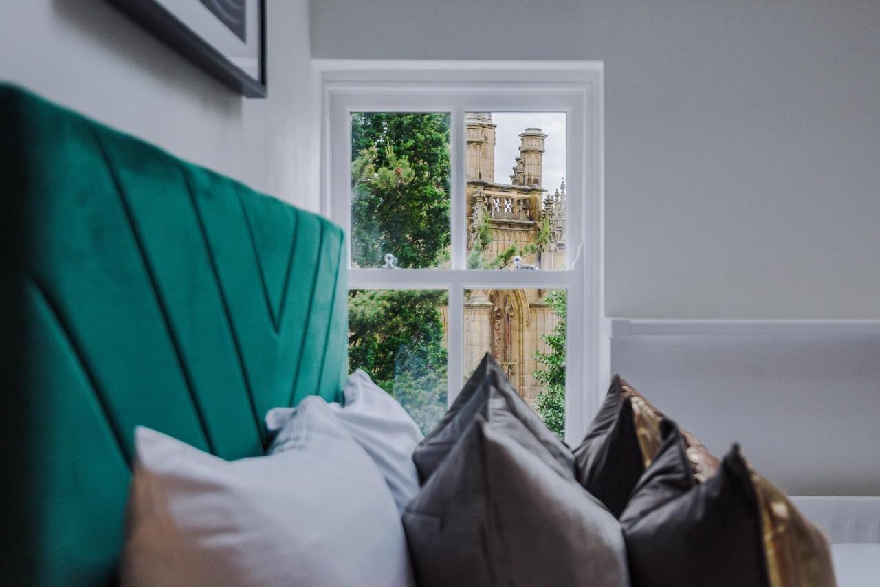 Host & - The Roscoe Coach House *