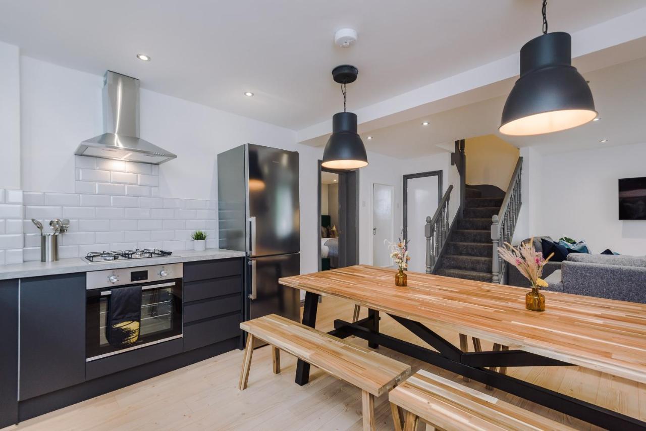 Host & - The Roscoe Coach House