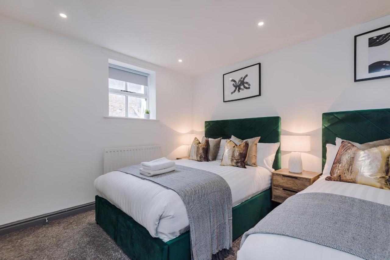 Host & - The Roscoe Coach House *